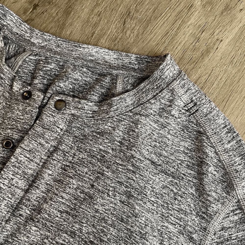 Lululemon Surge Long Sleeve Henley in Space Dye Camo Black Dark Slate - Picture 4 of 8